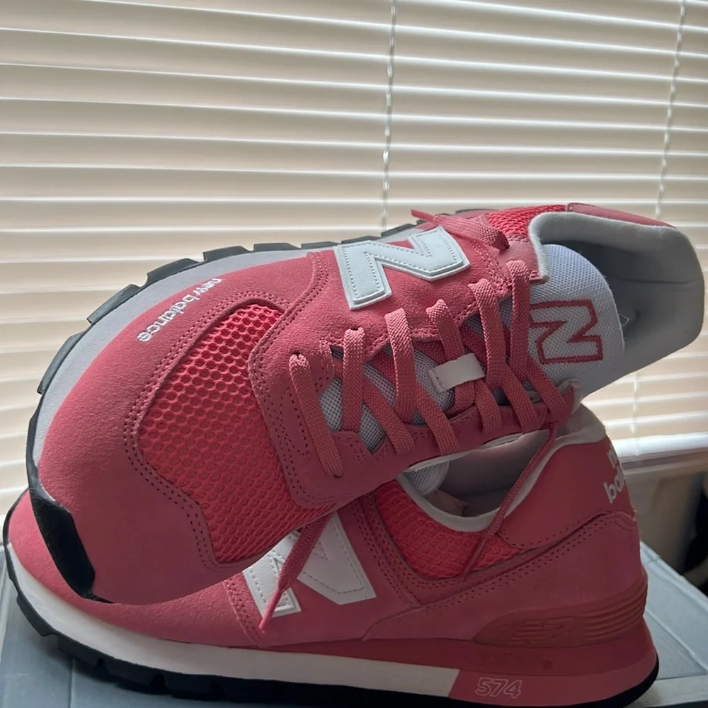 New Balance - Picture 1 of 7